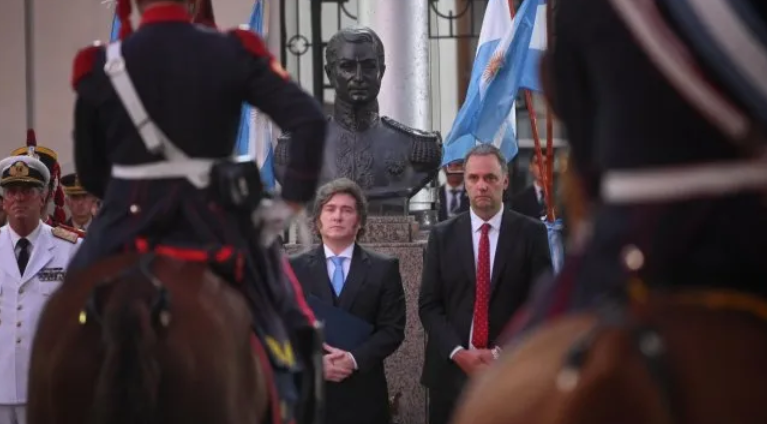 Milei respaldó nuevamente a Adorni tras las críticas de Bullrich y aseguró que ya tiene preparada su presentación judicial