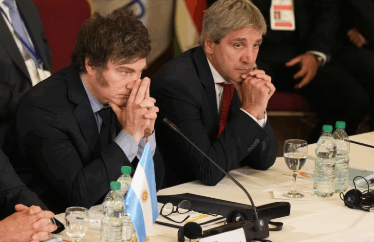 Ajuste fiscal en Argentina: el gasto público crece menos que la economía y se intensifican los recortes en subsidios y empleo estatal